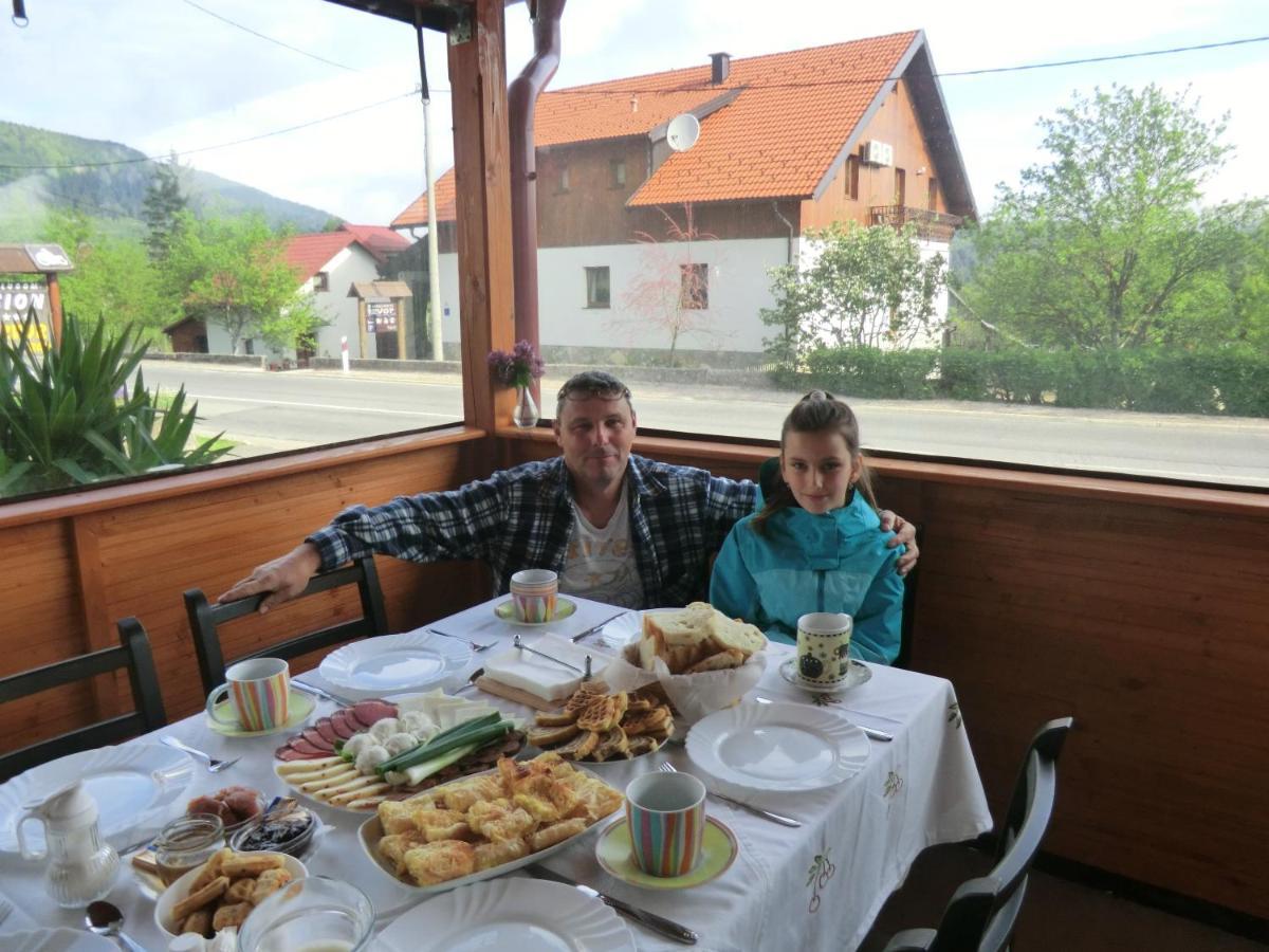 Ethno House Izvor Hotel Vrelo Korenicko Exterior photo